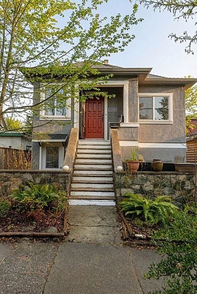 2156 E Pender Street