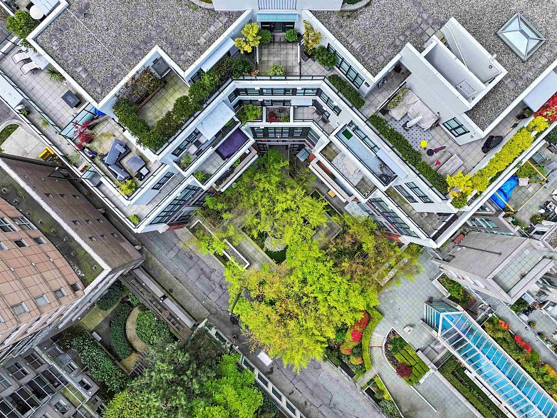 403 988 Richards Street