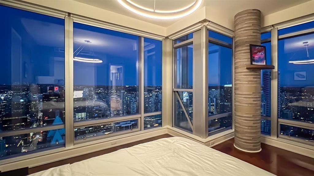 5004 1128 W Georgia Street