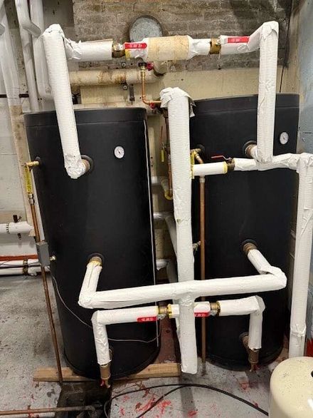 410 1975 Pendrell Street