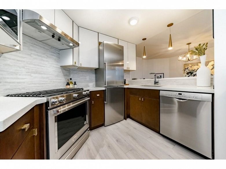 1002 1415 W Georgia Street