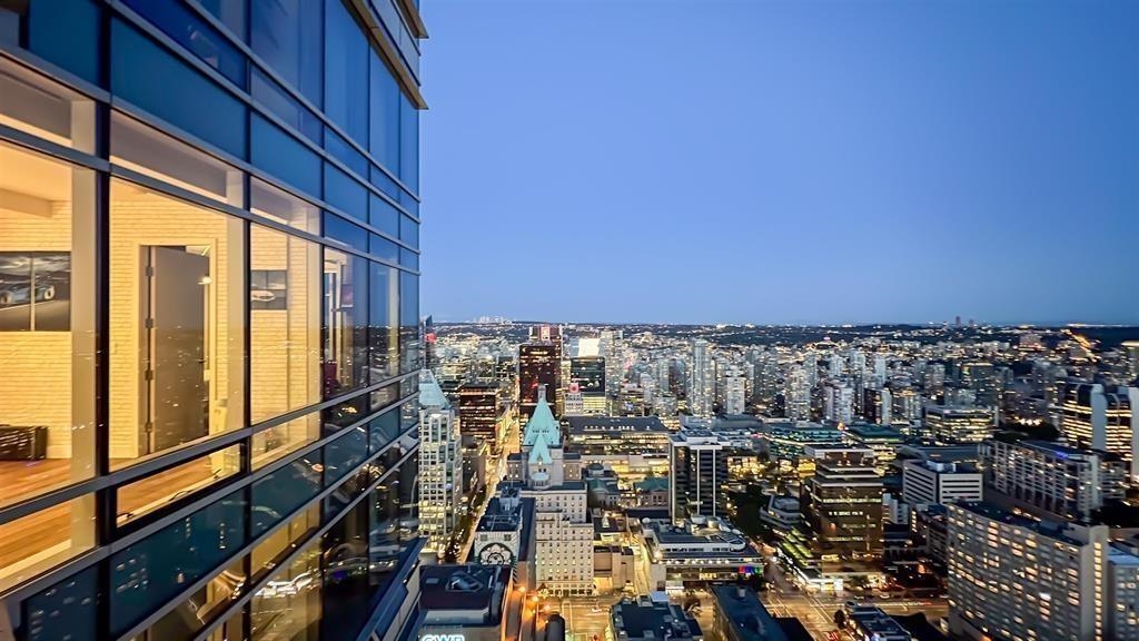 5004 1128 W Georgia Street