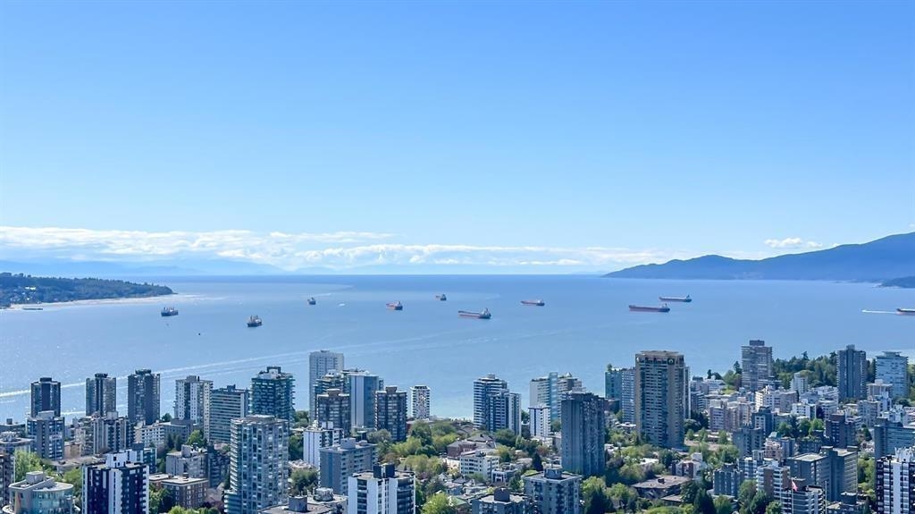 5004 1128 W Georgia Street