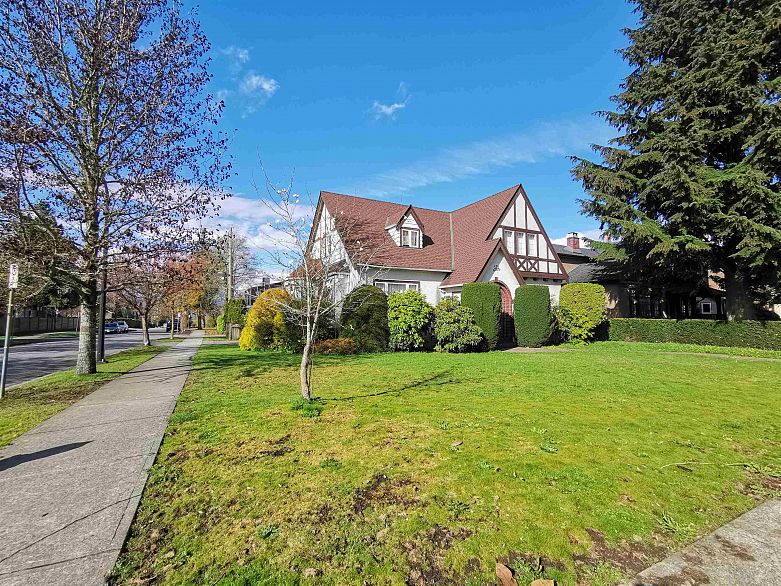 595 W 28th Avenue