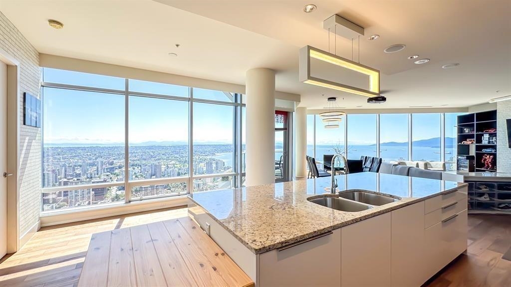 5004 1128 W Georgia Street