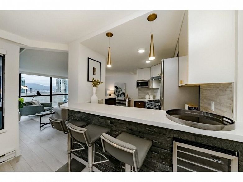 1002 1415 W Georgia Street