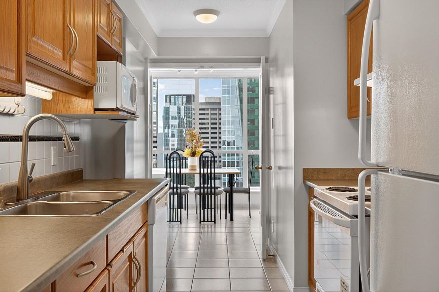 1003 1111 Haro Street