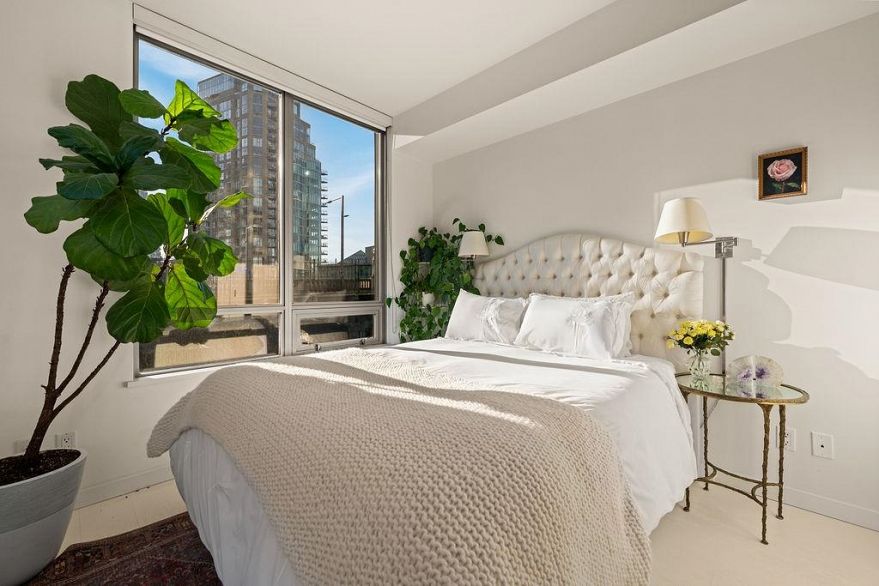 601 1005 Beach Avenue