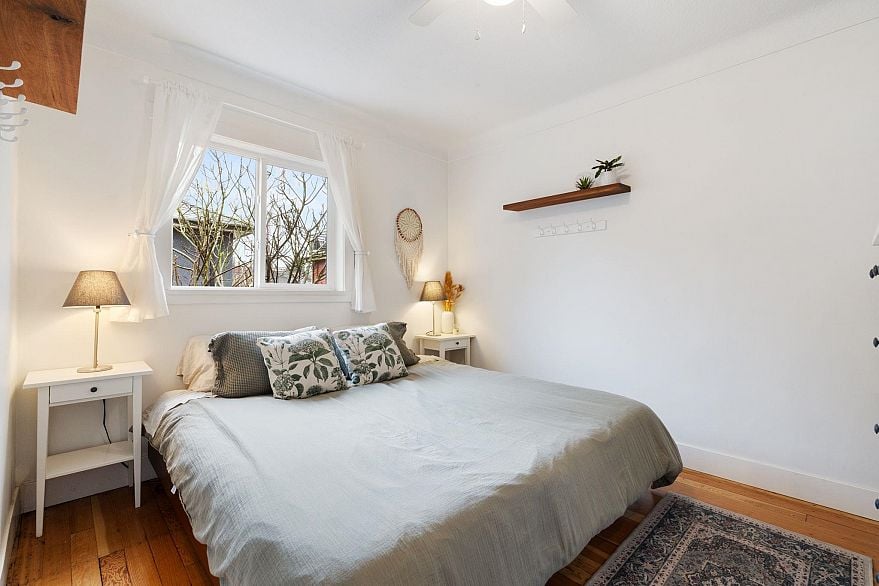 2156 E Pender Street