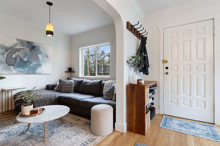 2156 E Pender Street