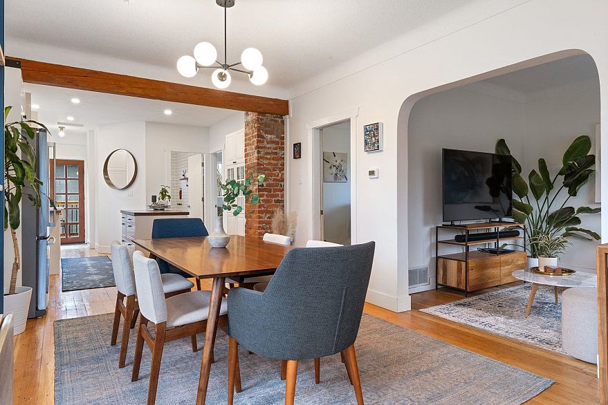 2156 E Pender Street