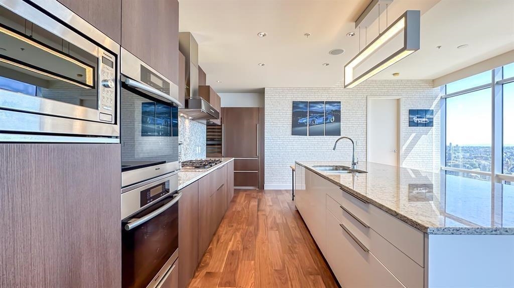 5004 1128 W Georgia Street