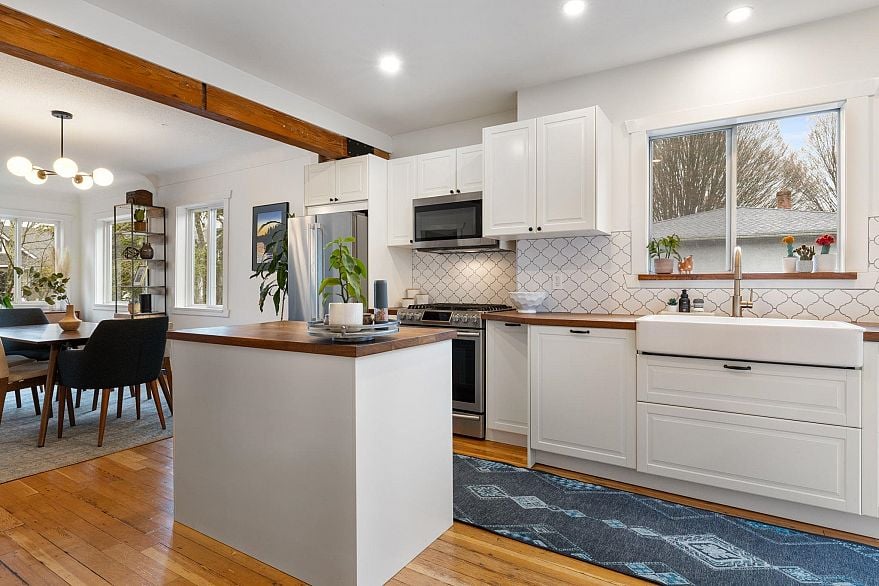 2156 E Pender Street