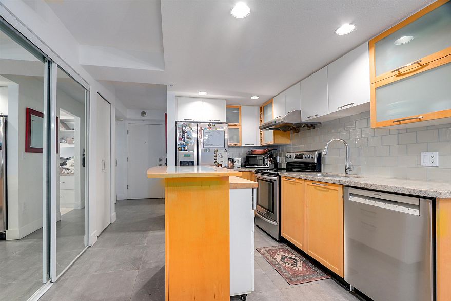 206 2137 W 10th Avenue