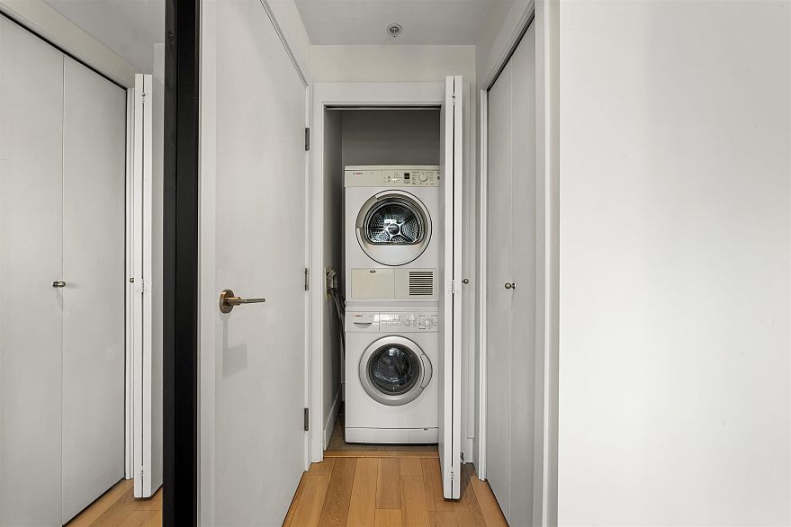 2107 1111 Alberni Street