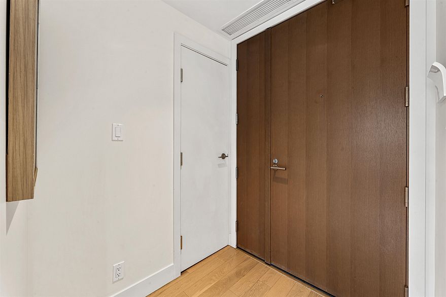 2107 1111 Alberni Street