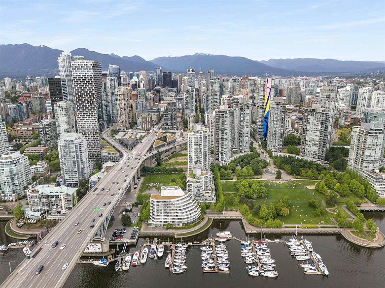 605 633 Kinghorne Mews