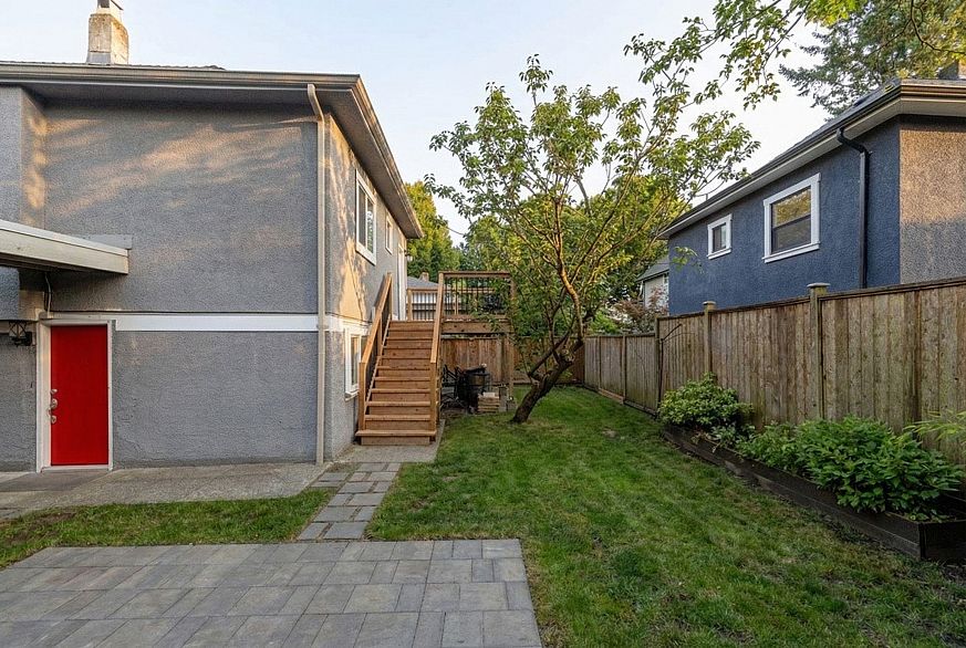 2156 E Pender Street