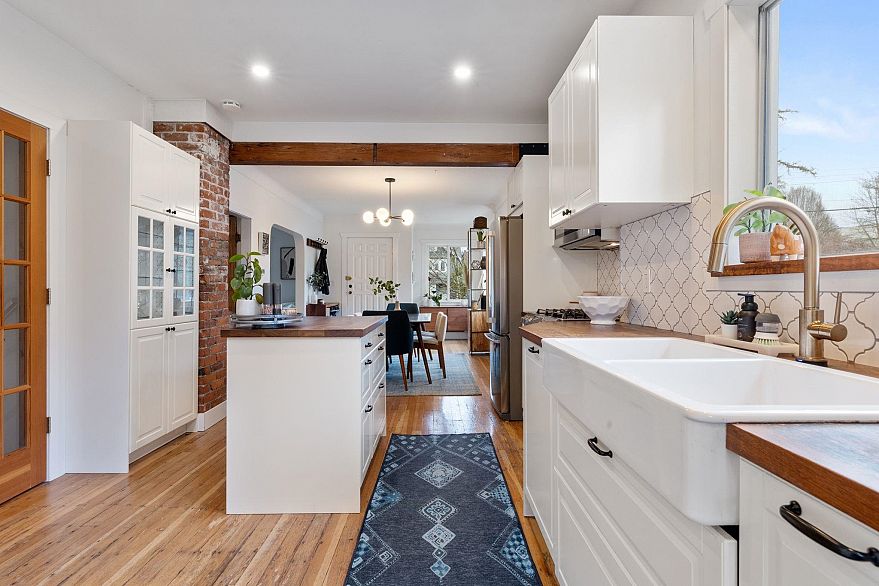 2156 E Pender Street