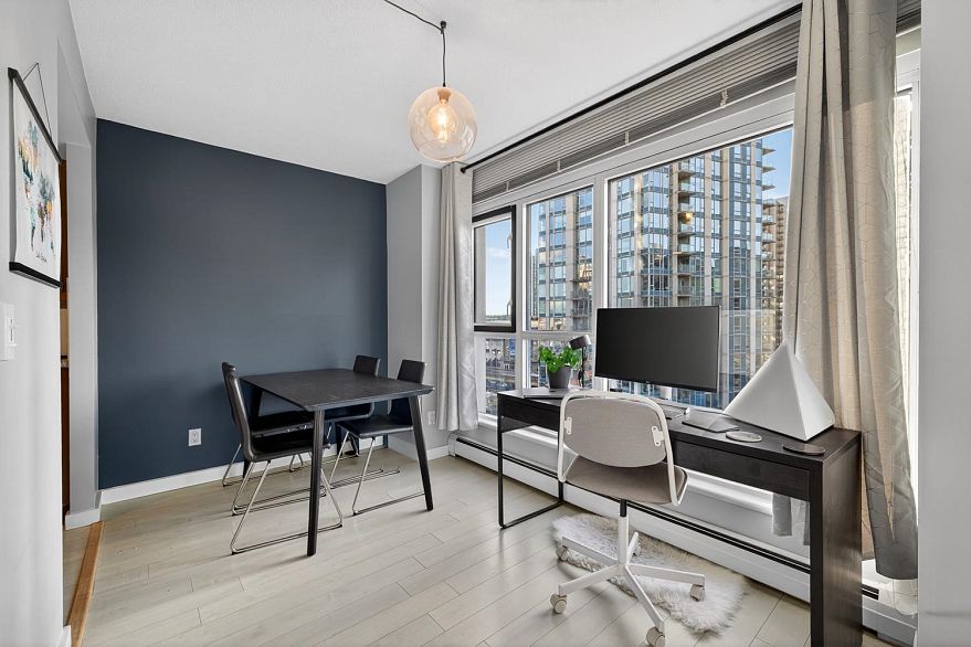 1201 183 Keefer Place