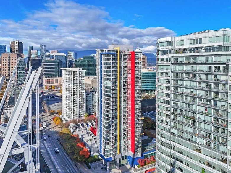 2205 111 W Georgia Street