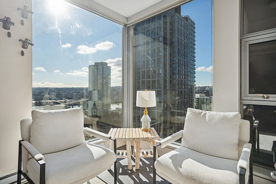 1903 989 Beatty Street