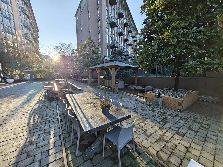 303 55 E Cordova Street