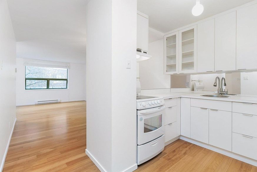 301 1080 Broughton Street