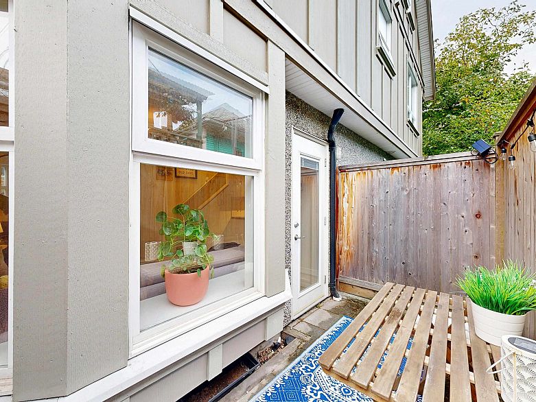 101 1672 E Pender Street