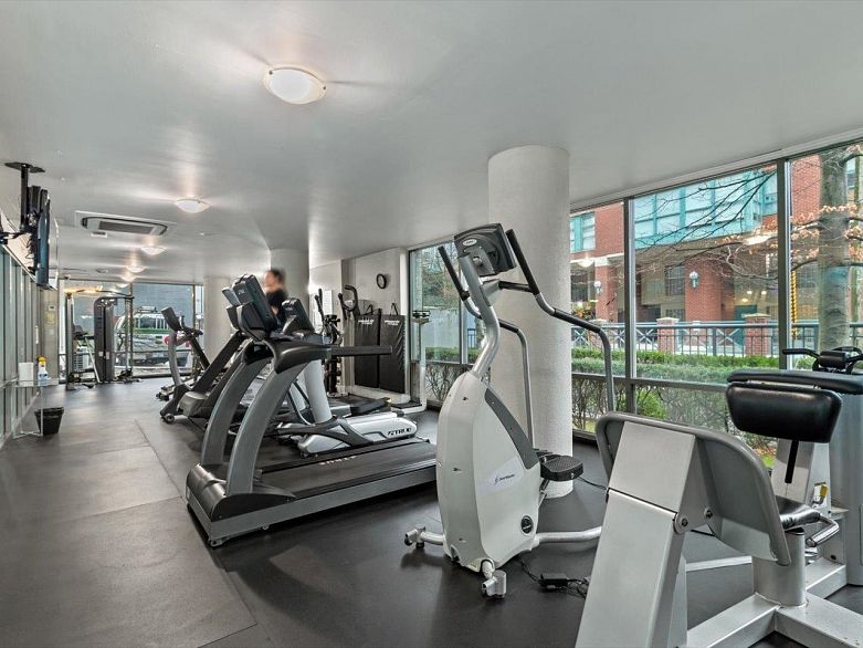 1203 928 Richards Street