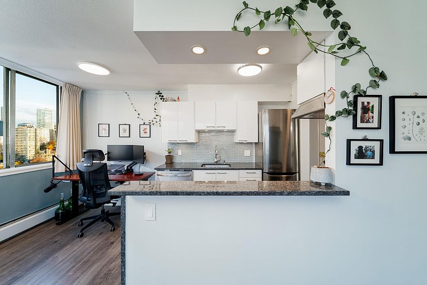 2004 1251 Cardero Street