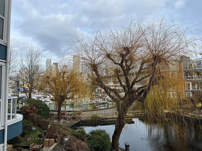 204 1551 Mariner Walk