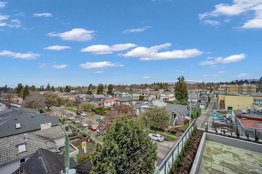 708 8415 Granville Street