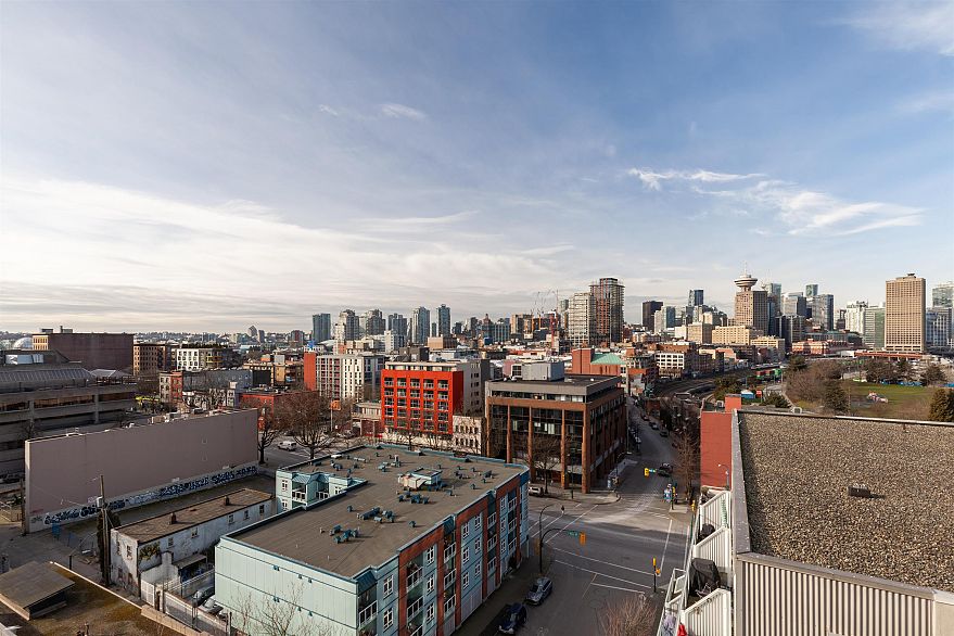 1002 289 Alexander Street