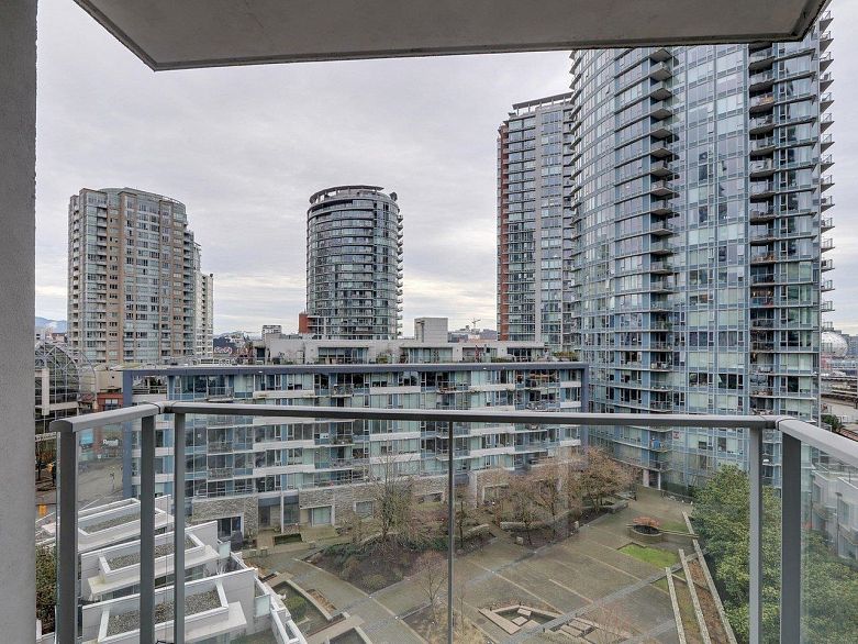 1006 188 Keefer Place