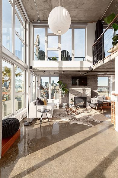 1002 289 Alexander Street