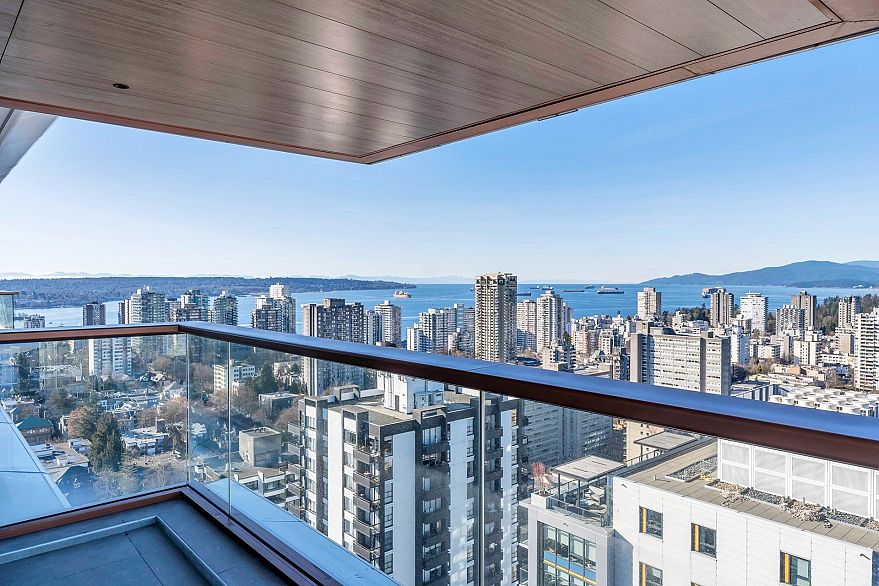 2402 1482 Robson Street