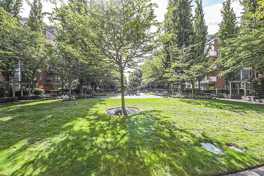 412 618 W 45th Avenue