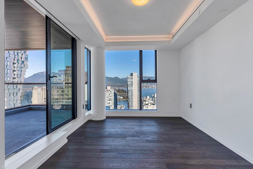 2402 1482 Robson Street