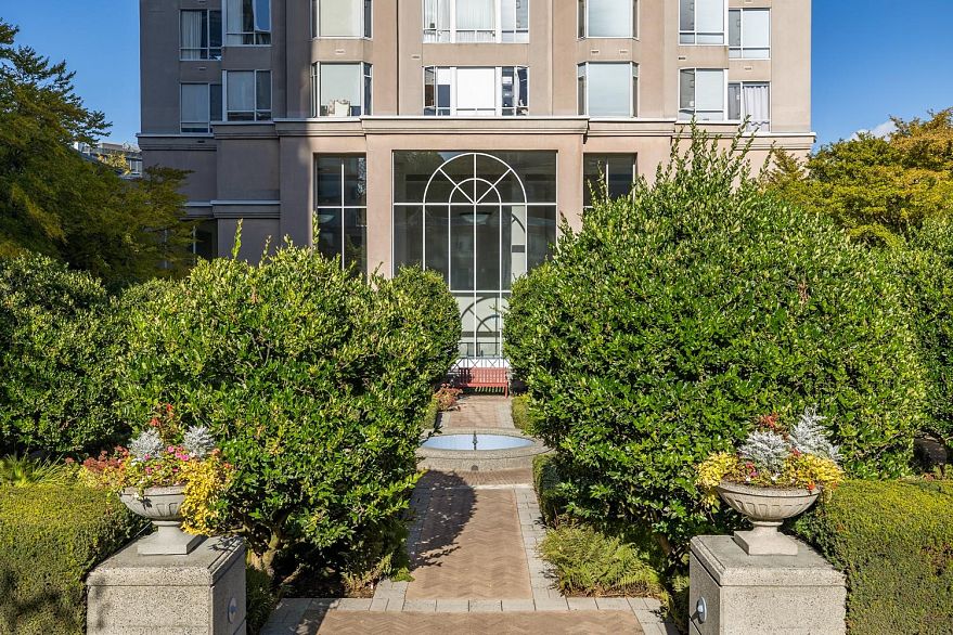 1302 2668 Ash Street