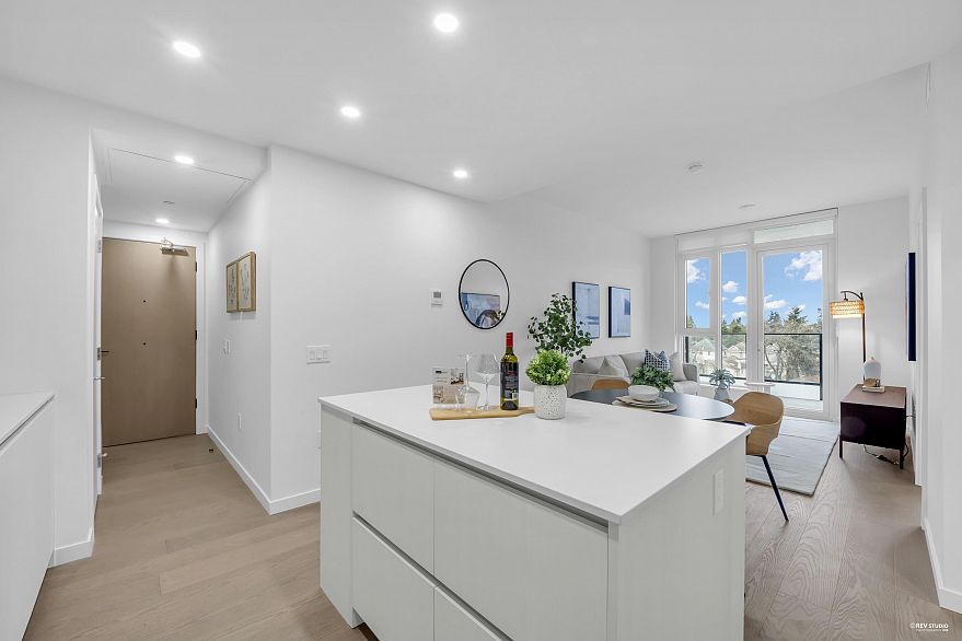 708 8415 Granville Street