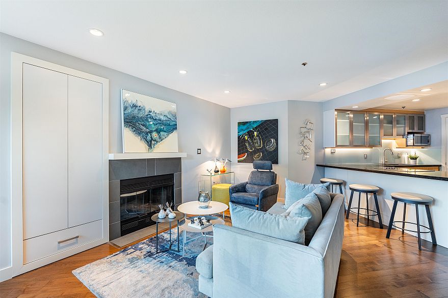 204 1551 Mariner Walk