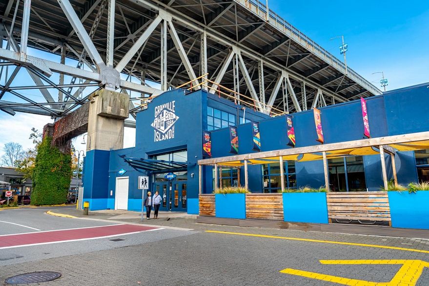 204 1551 Mariner Walk