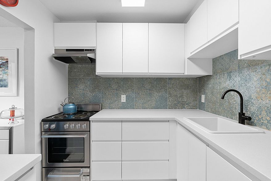 105 1875 W 8th Avenue