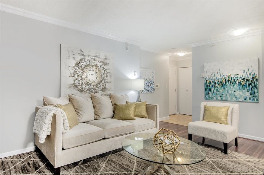 1203 928 Richards Street