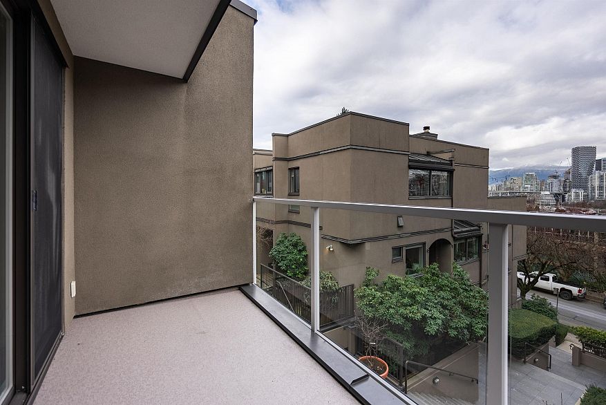 B3 1070 W 7th Avenue