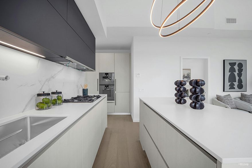 1001 8415 Granville Street