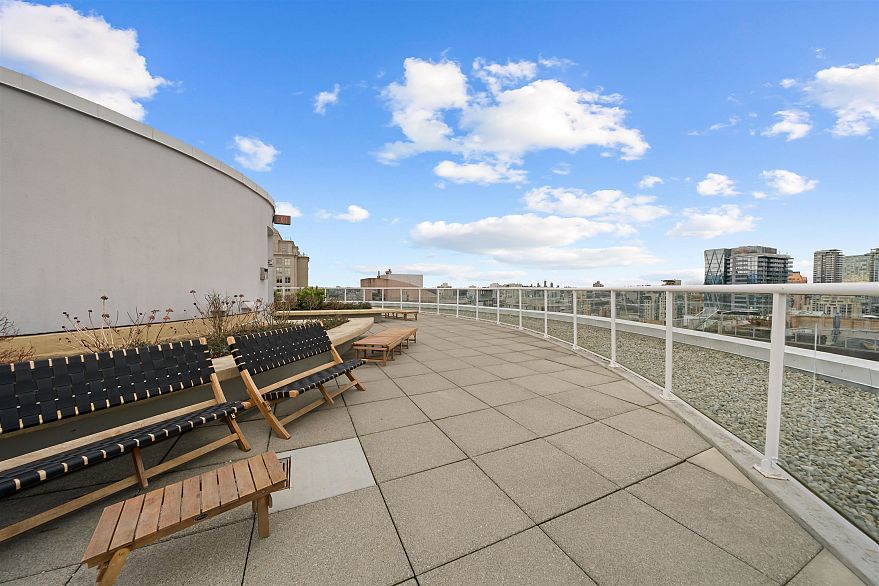 1012 933 Seymour Street