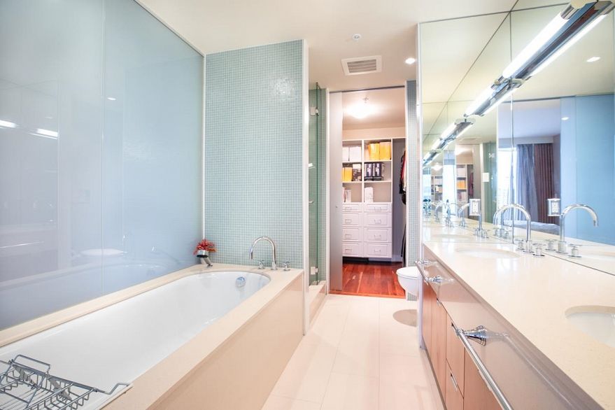 2804 1077 W Cordova Street