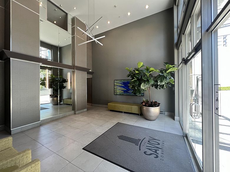 1203 928 Richards Street